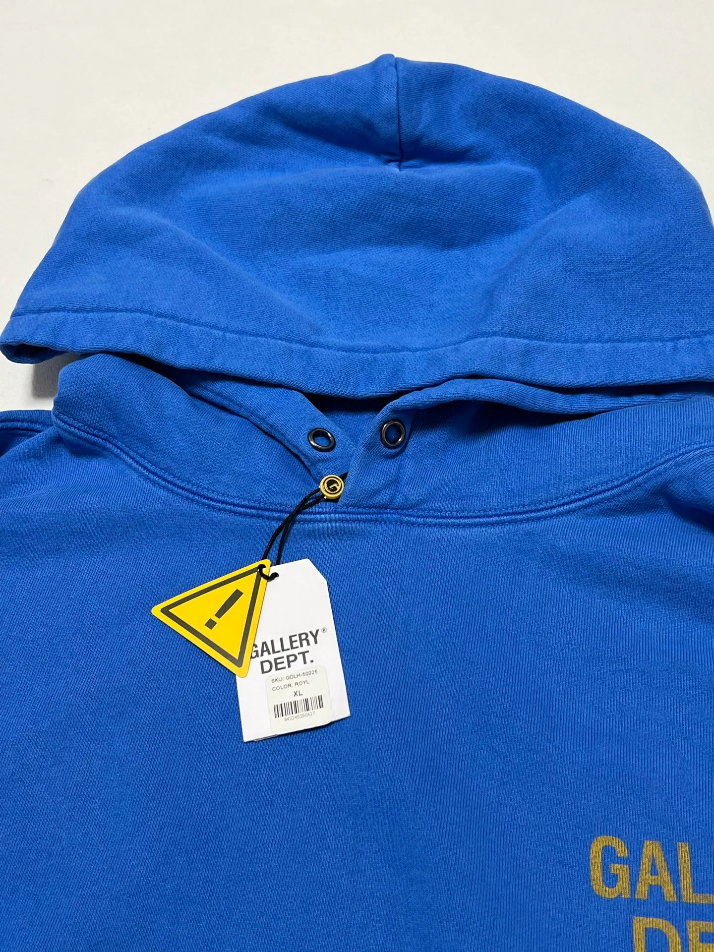 GALLERY DEPT. 90'S GD LOGO HOODIE/BLU 90's retro destroyed royal blue English hoodie Royal Blue S-XL Needs custom weaving and dyeing 500g high weight sweatshirt fabric Light fleece treatment on the inside Overall wide and comfortable Loose version Trendy and fashionable Same as the original version Washed and distressed printing Original consistent hang tag With G LOGO hanging beads/yellow triangle warning sign